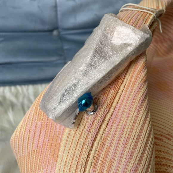 Burberry Medium Peggy Checked Duffle Tote Bag - Picture 8 of 14